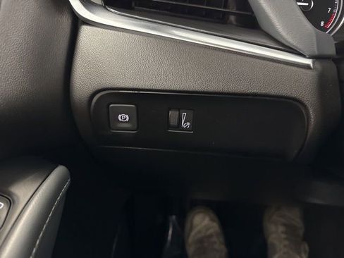 Used 2023 Buick Enclave Essence image 43