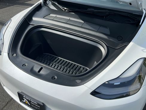 Used 2021 Tesla Model Y Performance image 11