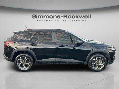 Used 2024 Chevrolet Trax LT image 4