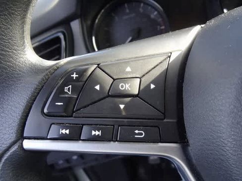 Used 2022 Nissan Rogue Sport S image 13