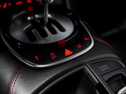 Used 2014 Audi R8 V8 w/ Full Leather Package image 16