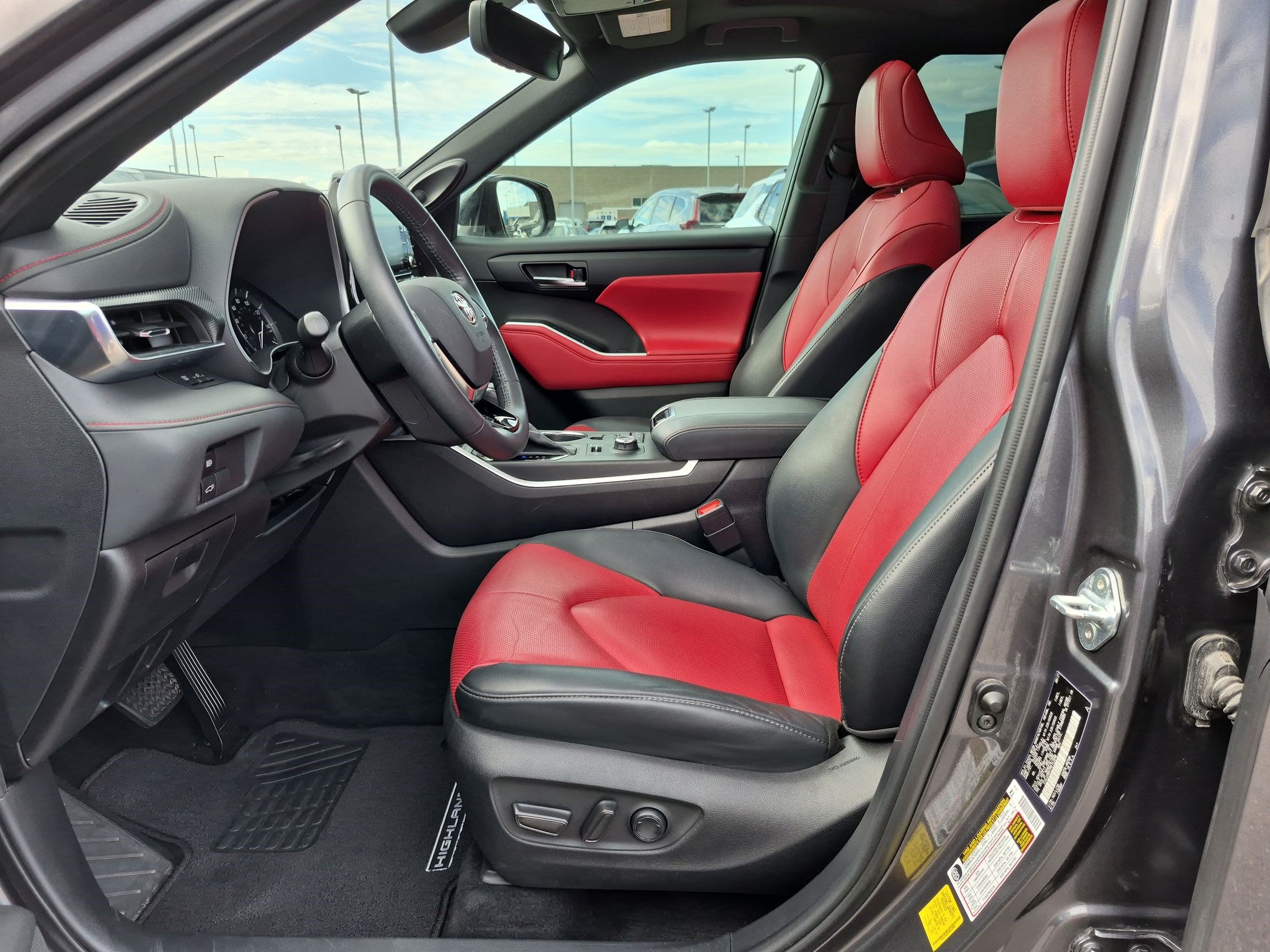 Used 2021 Toyota Highlander XSE AWD/4WD image 15
