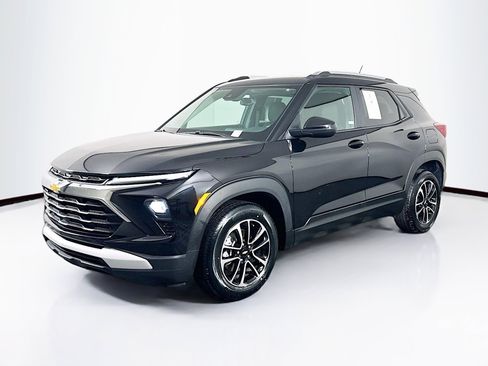 Used 2025 Chevrolet TrailBlazer LT image 3