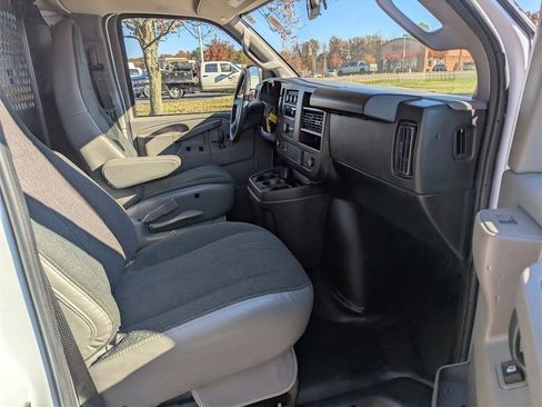Used 2024 GMC Savana 2500 w/ Driver Convenience Package image 14