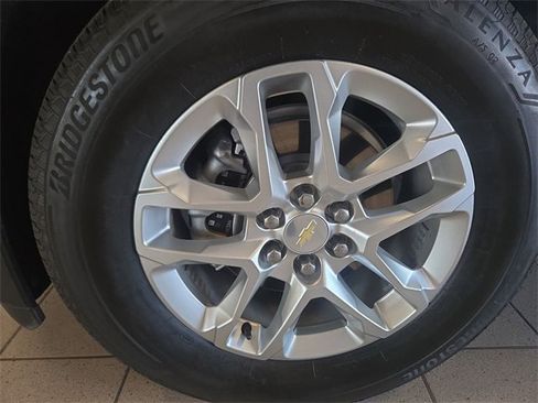 Used 2021 Chevrolet Traverse LT image 10