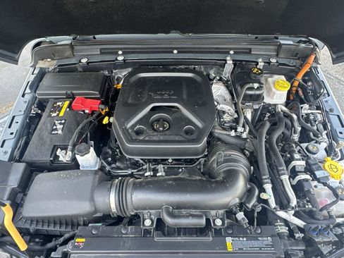 Used 2025 Jeep Wrangler Unlimited Sahara image 18