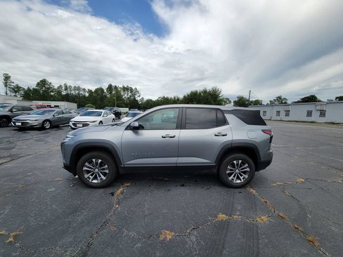 Used 2026 Chevrolet Equinox LT w/ Convenience Package II AWD/4WD image 2