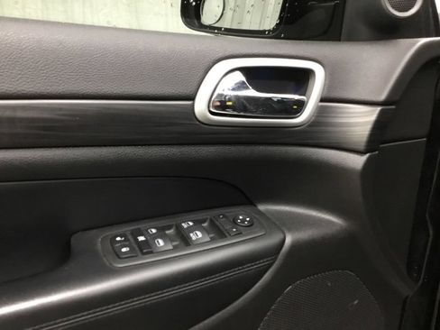 Used 2022 Jeep Grand Cherokee Laredo X AWD/4WD image 7