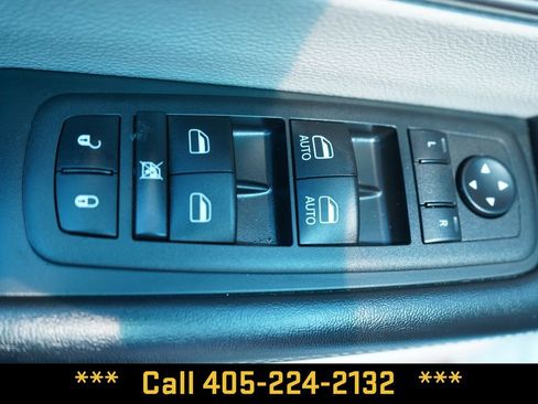Used 2023 Chrysler Pacifica Touring-L FWD image 27