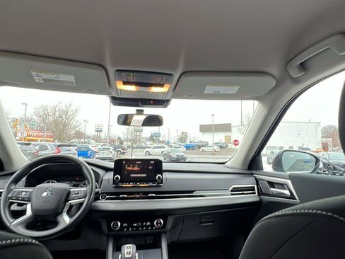 Used 2022 Mitsubishi Outlander ES image 20