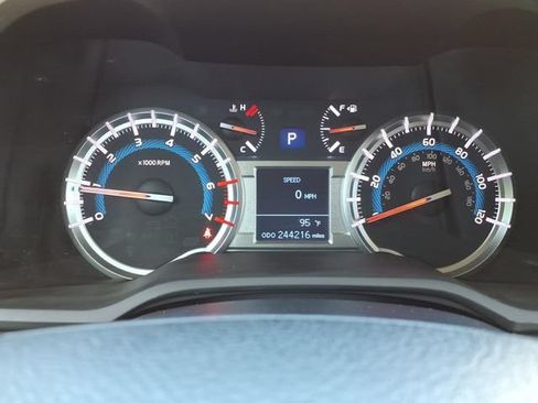 Used 2014 Toyota 4Runner SR5 AWD/4WD image 22