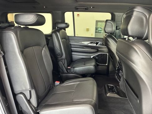 Used 2022 Jeep Wagoneer Series III w/ Premium Group I AWD/4WD image 13