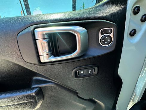 Used 2023 Jeep Wrangler Unlimited AWD/4WD image 20