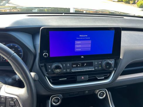 Certified 2024 Toyota Grand Highlander AWD image 23