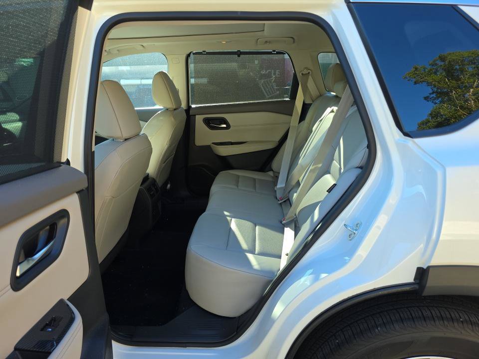 Certified 2023 Nissan Rogue SV w/ SV Premium B Package AWD/4WD image 12