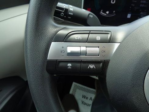 Used 2025 Hyundai Tucson SE FWD image 35