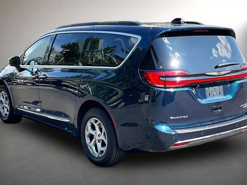 Used 2023 Chrysler Pacifica Limited w/ Uconnect Theater Family Group AWD/4WD image 4