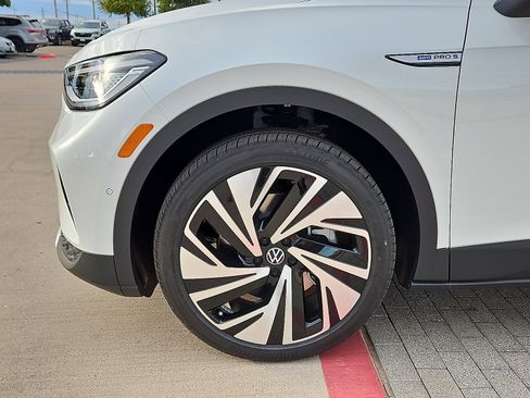 New 2025 Volkswagen ID.4 Pro S Plus image 6