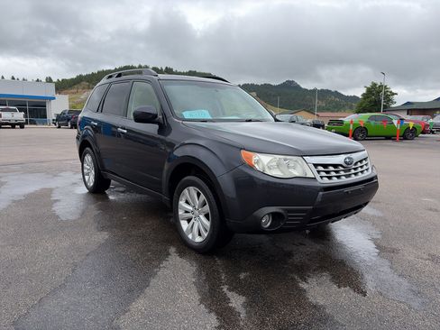 Used 2013 Subaru Forester 2.5X Premium w/ All-Weather Plus Pkg AWD/4WD image 4