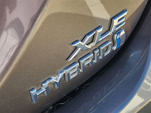 Used 2019 Toyota Camry XLE image 12