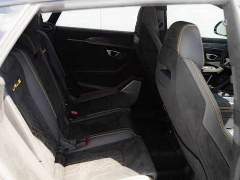 Used 2023 Lamborghini Urus Performante AWD/4WD image 13