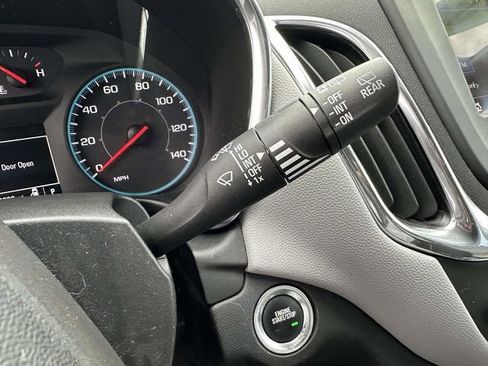 Used 2020 Chevrolet Equinox LS image 11