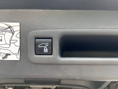 Used 2022 Toyota Sienna XSE w/ XSE Plus Package AWD/4WD image 16