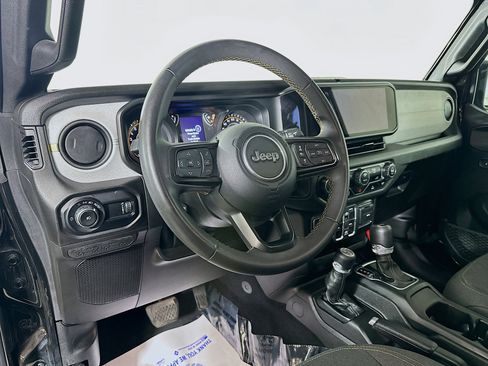 Used 2024 Jeep Wrangler Unlimited Sport AWD/4WD image 9