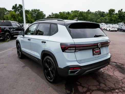 Used 2025 Volkswagen Taos SE AWD/4WD image 4