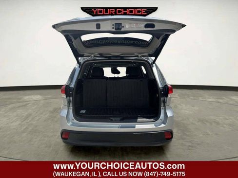 Used 2019 Toyota Highlander XLE AWD/4WD image 18