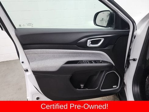 Certified 2022 Jeep Compass Latitude w/ Sun and Sound Group AWD/4WD image 9
