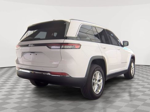 Used 2024 Jeep Grand Cherokee Laredo X RWD image 2