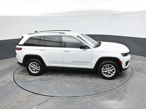 Used 2023 Jeep Grand Cherokee Laredo AWD/4WD image 20