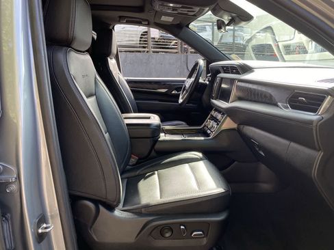 Used 2023 GMC Yukon Denali w/ Denali Reserve Package AWD/4WD image 18