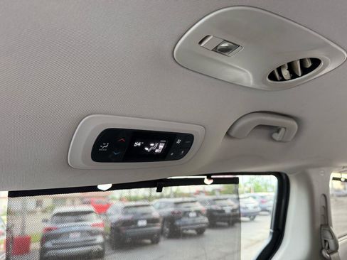 Used 2022 Chrysler Pacifica Touring-L FWD image 23