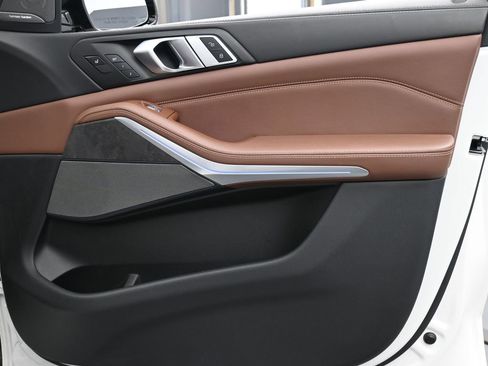 Used 2023 BMW X7 M60i w/ Executive Package image 28