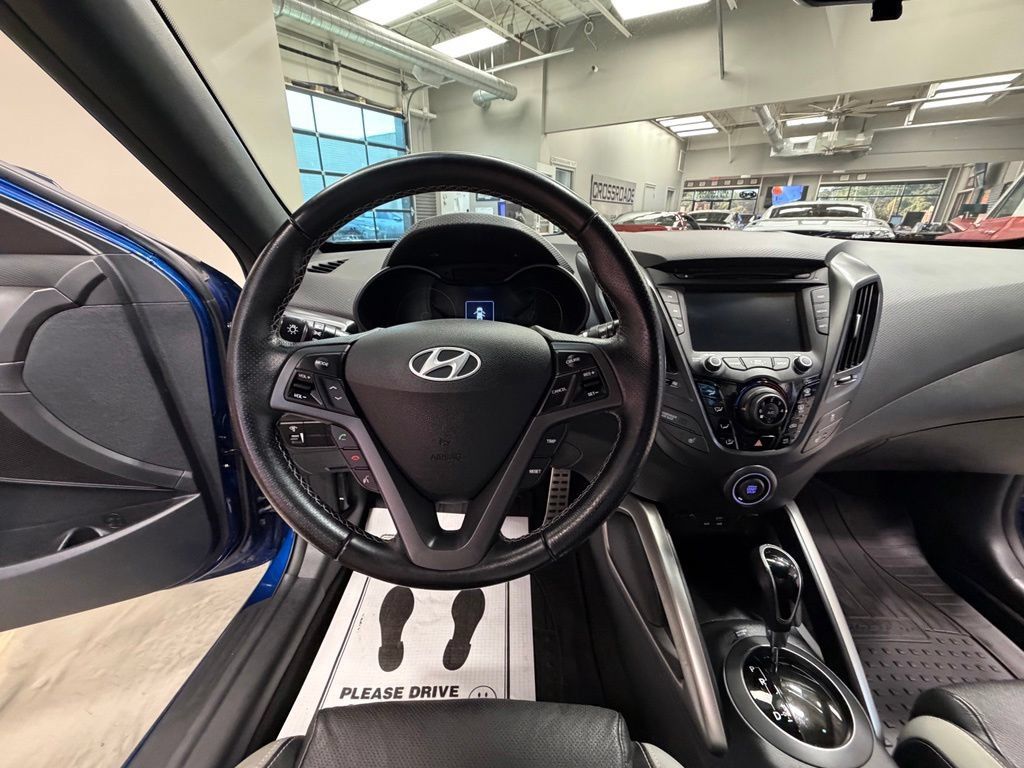 Used 2016 Hyundai Veloster Turbo FWD image 9