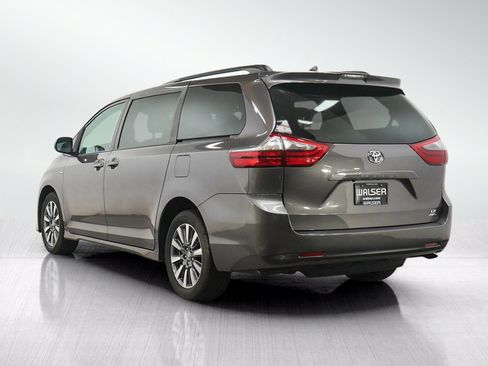 Used 2020 Toyota Sienna LE AWD/4WD image 3