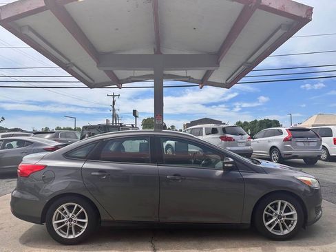 Used 2015 Ford Focus SE FWD image 5