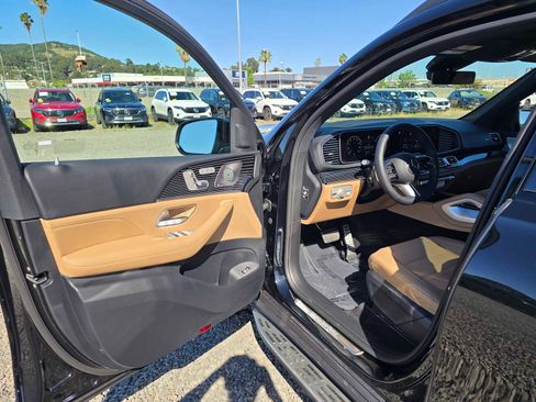 New 2026 Mercedes-Benz GLS 450 4MATIC image 21