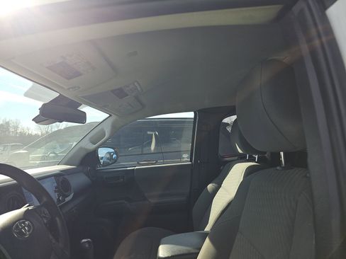 Used 2020 Toyota Tacoma SR image 7
