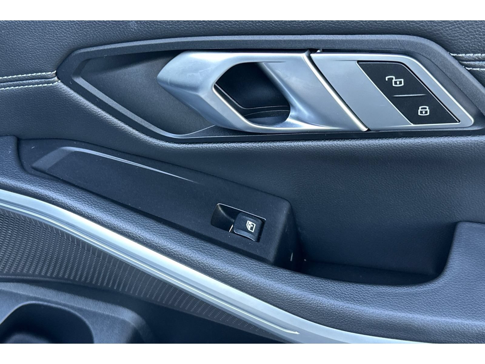 Used 2019 BMW 330i Sedan w/ Premium Package RWD image 21