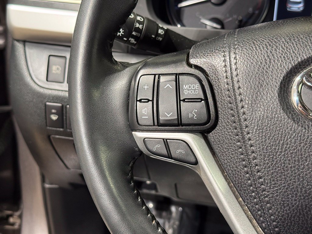 Used 2019 Toyota Highlander XLE AWD/4WD image 26