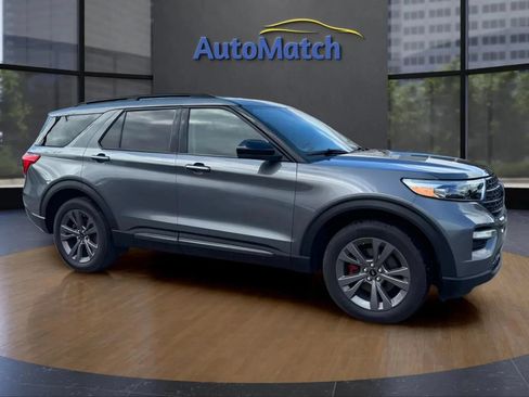 Used 2022 Ford Explorer XLT w/ Equipment Group 202A AWD/4WD image 14