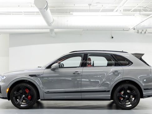 Used 2022 Bentley Bentayga AWD/4WD image 2