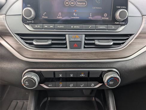 Used 2023 Nissan Altima 2.5 SV image 16