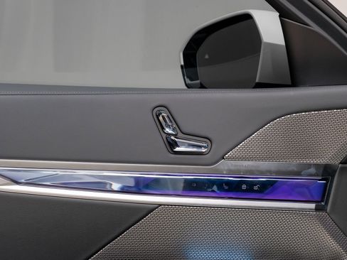 Used 2024 BMW 740i w/ Premium Package 2 image 53