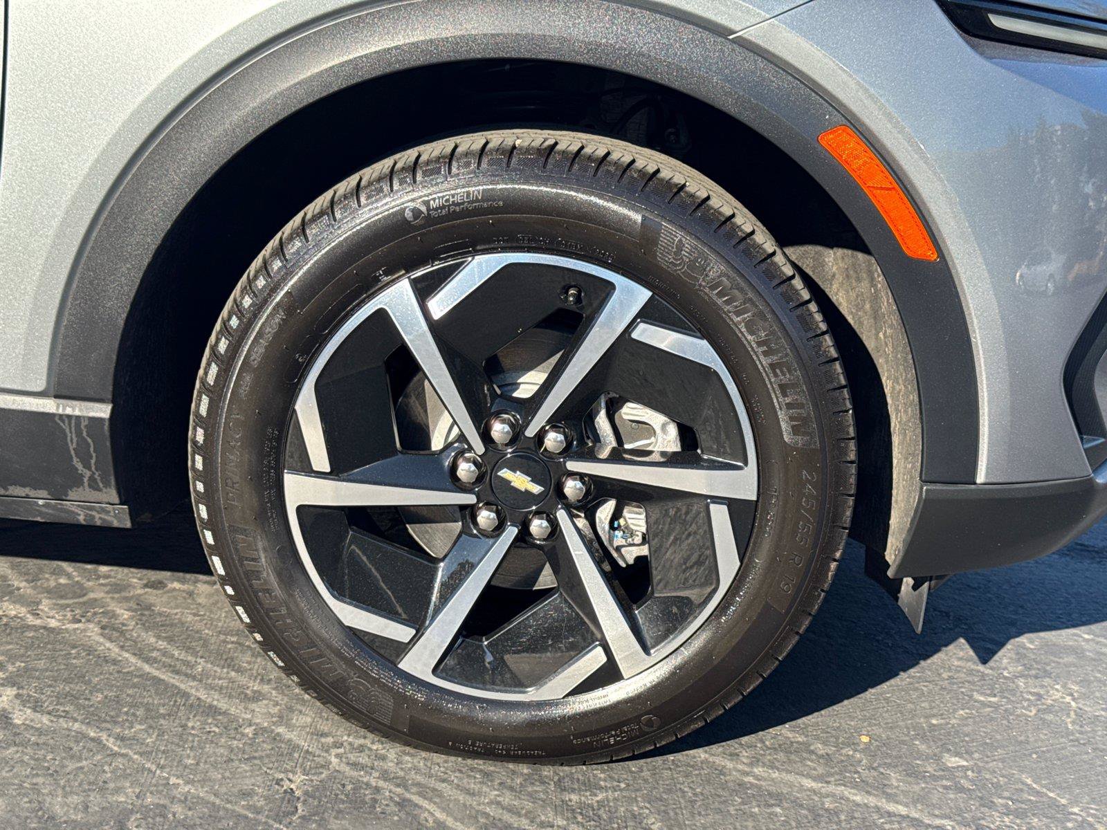 Used 2025 Chevrolet Equinox EV LT FWD image 6