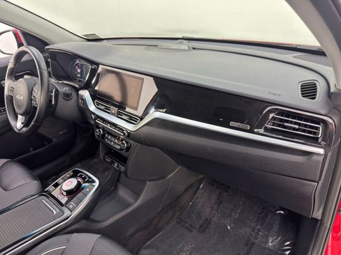 Used 2022 Kia Niro EX image 13