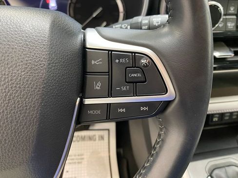 Used 2022 Toyota Highlander XLE image 24